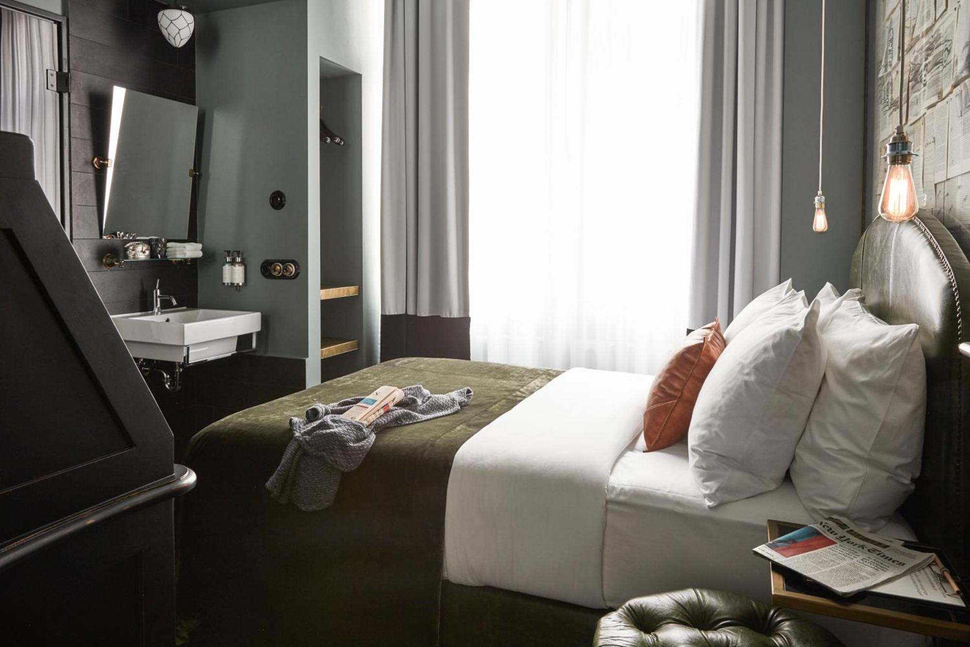 Small Double Room,706009384:JPEG